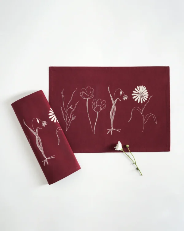 Gardenia Tablemats, Maroon