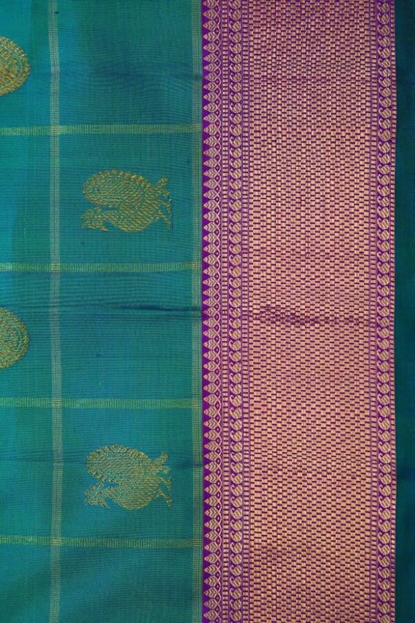 Green Dual Tone Handloom Pure Silk Saree - Image 4